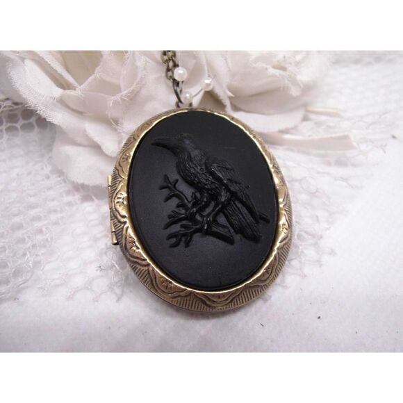 RAVEN black Locket CROW Cameo Necklace Pendant - Picture 3 of 8